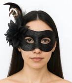 Siyah Renk Yandan Tüylü Pul Payet İşlemeli Parti Maskesi 23x12 cm thumbnail 2