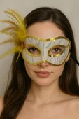 Altın Renk Yandan Tüylü Pul Payet İşlemeli Parti Maskesi 23x12 cm - 1