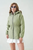 İçi Astarlı Su Geçirmez Kapüşonlu Fermuarlı Sık Dokuma Kadın Trençkot thumbnail 10