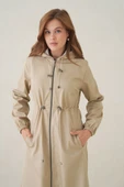 Su Geçirmez Kapüşonlu Fermuarlı Sık Dokuma Kadın Trençkot thumbnail 10