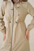 Su Geçirmez Kapüşonlu Fermuarlı Sık Dokuma Kadın Trençkot thumbnail 11
