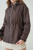 İçi Astarlı Su Geçirmez Kapüşonlu Fermuarlı Sık Dokuma Kadın Trençkot thumbnail 3