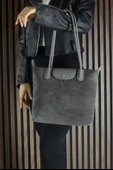 Erkan Saçmacı Gri Hakiki Dana Süet Fermuarlı Manyetik Kapaklı Büyük Boy Günlük Omuz Çantası - 1
