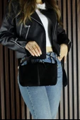 Erkan Saçmacı Siyah Hakiki Dana Süet Fermuarlı Askılı İç Cepli Orta Boy Günlük Omuz Çantası thumbnail 4