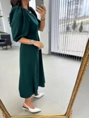 Kadın Kısa Kollu Bisiklet Yaka Fiyonk Broşlu Midi Janjan Krep Elbise thumbnail 3