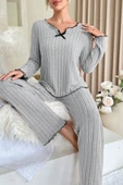 Kadın Gri Çizgili Uzun Kollu Fiyonk Detaylı Pijama Takımı Rahat Mevsimlik thumbnail 2