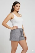Düz Renk Mini Çiçek Desenli Penye Kadın Ev Şortu Bacak Dantel Detaylı Ev Giyim Gri - 2