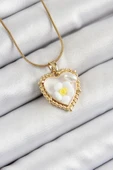 316L Çelik Zincir Beyaz Sanatsal Portre İnci Detaylı Papatya Figürlü Kalp Model Gold Renk Kadın Kolye - TJ-BKO10270 thumbnail 1