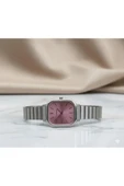 Zamansız Şıklık Sunan Kare Kasa Metal Kol Saati – Pembe Kadranlı, Minimalist ve Zarif Tasarım thumbnail 4