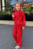 Kız Çocuk Balıkçı Yaka Omuzunda Gül Broşlu Kazak Bol Kesim Kırmızı Triko Alt Üst Takım - 1
