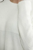Oversize Yumuşak Dokulu Triko Kazak - Beyaz thumbnail 4