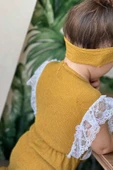 Kız Çocuk Omuzdan Göğse Dantel İşlemeli Beli Fiyonk Detaylı Bandanalı Hardal Tulum thumbnail 8