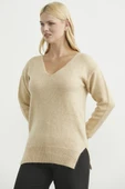 Yumuşak Dokulu V Yaka Triko Kazak - Karamel thumbnail 4