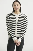 Çizgili Metal Düğmeli Triko Hırka - Siyah - 2