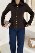 Kadın Altın Düğmeli Peplum Gömlek – Güçlü & Şehirli Stil thumbnail 6