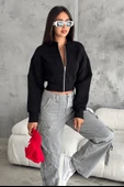 Kadın Fermuarlı Fit Cropped Sweatshirt – Sportif & Şehirli Stil thumbnail 5