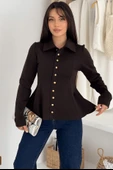 Kadın Altın Düğmeli Peplum Gömlek – Güçlü & Şehirli Stil thumbnail 4
