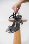 Lilia Kadın Platin Taşlı Sandalet thumbnail 9