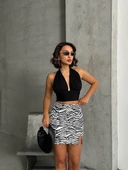 Tek yırtmaçlı zebra desenli deri etek beyazsiyah w24475-S - 4