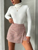 İki düğmeli kaz ayağı desen ch kumaş şort etek bordobeyaz h26414 - 3