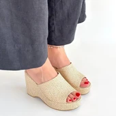 Tlay Bej Hasır Dokumalı Dolgu Topuk Terlik thumbnail 4