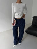 Asimetrik alt detaylı bluz beyaz thumbnail 2