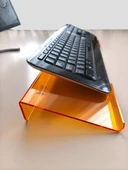 Klavye Standı Sehpası Klavye Yükseltici Pleksiglass 3 mm Şeffaf Turuncu Özel Renk.. thumbnail 3