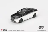 Mini GT BMW i7 xDrive60 Alpine White / Black Sapphire 959 thumbnail 2
