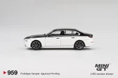 Mini GT BMW i7 xDrive60 Alpine White / Black Sapphire 959 thumbnail 4