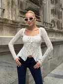 Ekru Peplum Etek Ucu Fırfırlı Güpür Bluz Uzun Kol Bağlama Detaylı Kare Yaka Şık Bluz thumbnail 8