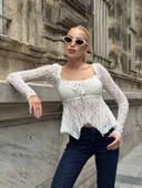 Ekru Peplum Etek Ucu Fırfırlı Güpür Bluz Uzun Kol Bağlama Detaylı Kare Yaka Şık Bluz thumbnail 1