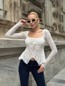 Ekru Peplum Etek Ucu Fırfırlı Güpür Bluz Uzun Kol Bağlama Detaylı Kare Yaka Şık Bluz thumbnail 3