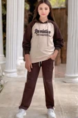 Yazı Desenli Kapşonlu Kahverengi Renk Kız Çocuk Takım thumbnail 1