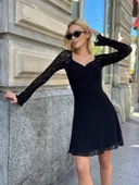 Kadın Siyah Dantelli Uzun Kollu Kalp Yaka Mini Abiye Elbise Güpür Kumaş Vücudu Saran - 1