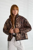 Kadın Leopar Desenli Kapitone Crop Şişme Mont Dik Yaka Kısa Kışlık Puffer Ceket thumbnail 2