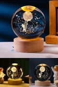 Ledli USB'li Ahşap Standlı Merdivenle Aya Çıkan Astronot Temalı Küre Gün Işığı 3D Oda Gece Lambası thumbnail 4