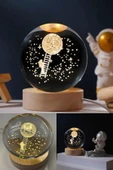 Ledli USB'li Ahşap Standlı Merdivenle Aya Çıkan Astronot Temalı Küre Gün Işığı 3D Oda Gece Lambası thumbnail 3