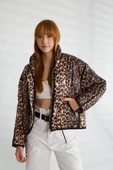 Kadın Leopar Desenli Kapitone Crop Şişme Mont Dik Yaka Kısa Kışlık Puffer Ceket thumbnail 3
