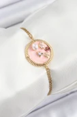316L Çelik Zincir Pembe Mineli Sanatsal Portre İnci Detaylı Çiçek Model Gold Renk Kadın Bileklik - TJ-BB7229 - 1