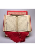 Hediyelik Kur'an-ı Kerim Raşel Kutu Kırmızı Orta B. Tes.tülbentli Gold Plek. thumbnail 3