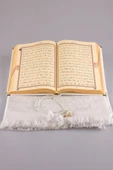 Hediyelik Kur'an-ı Kerim Kadife Set Orta B. Tes.sec. Beyaz thumbnail 3