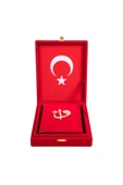 Kadife Kutulu Kur'an-ı Kerim (RAHLE BOY, ELİF-VAVLI, KIRMIZI) thumbnail 1
