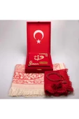 Şal + Seccade + Tesbih + Kuran Hediye Seti (çanta Boy, Plaket Kutulu, Kırmızı) thumbnail 2