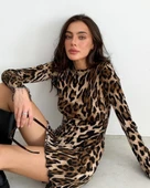 Kadın Uzun Kollu Sırtı Açık Bağlamalı Leopar Desenli Kısa Dalgıç Elbise thumbnail 3
