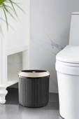 Decorev 5 Litre Bej Click Kapaklı Modern Çizgili Çöp Kovası thumbnail 2