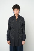 Kadın Boncuk Ve Taş İşlemeli Koyu Renk Oversize Kesim Gömlek - 6