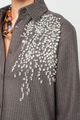 Kadın Taş İşlemeli Çizgili Kahve Oversize Gömlek - 3
