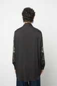 Kadın Boncuk Ve Taş İşlemeli Koyu Renk Oversize Kesim Gömlek - 5