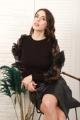 Siyah Kolları Organze Detaylı Bluz thumbnail 1