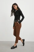 Kemerli Havuç Paça Pantolon Kahve thumbnail 1